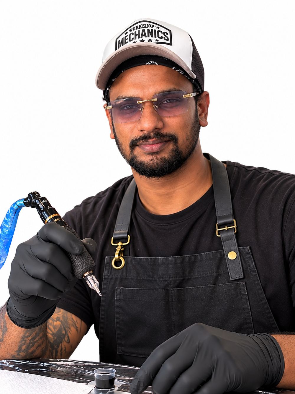 Lovepreet Singh, tatuointitaiteilija ja Tattooland47 Suomen perustaja, kuvattuna studiolla
